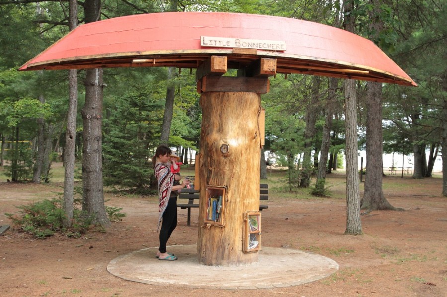 Mother and baby checking out book tree at BonnecherePP 