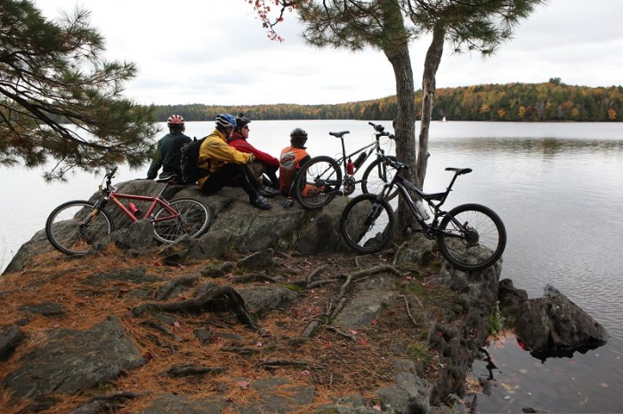 cyclists on outcropi n fall