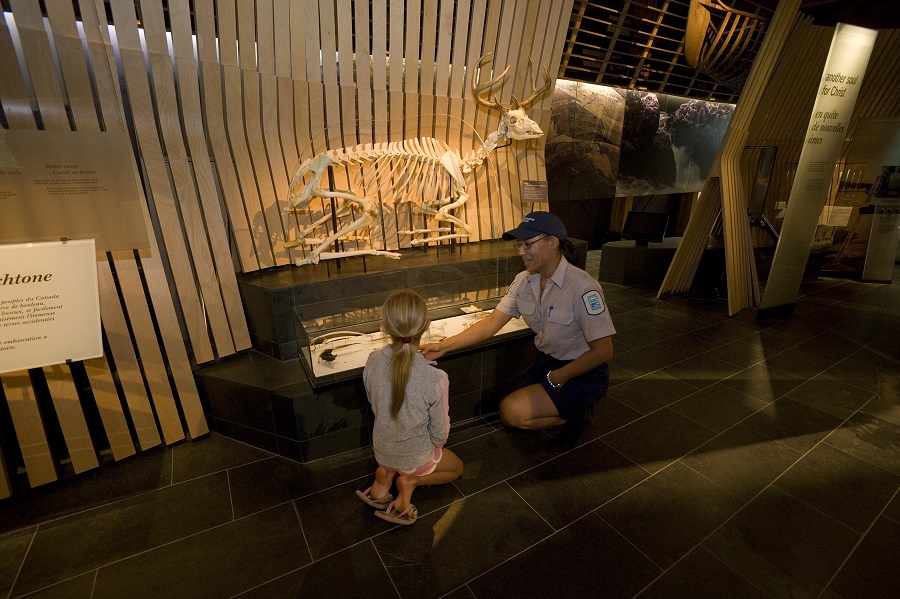 Interpreter teaches child in front of display