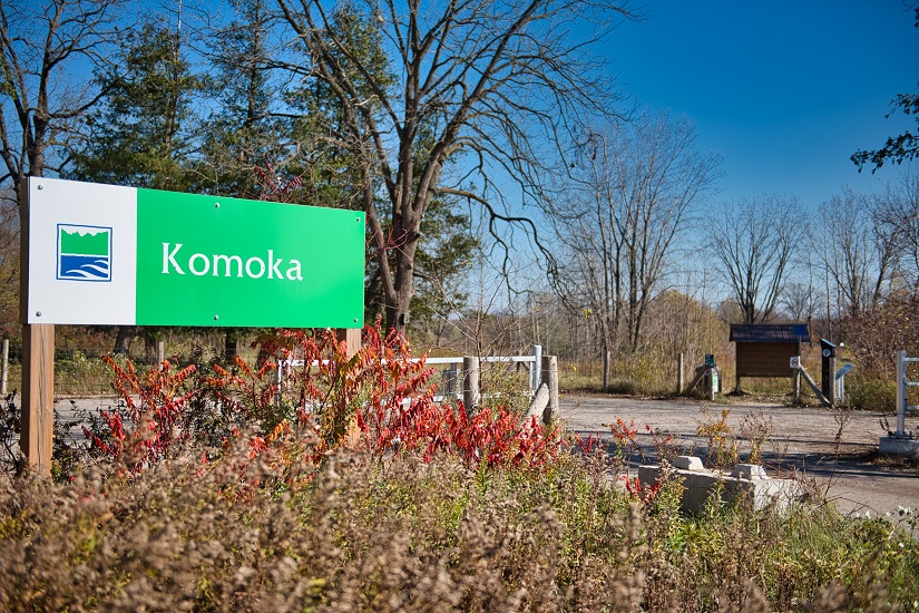 Komoka sign at entrance.