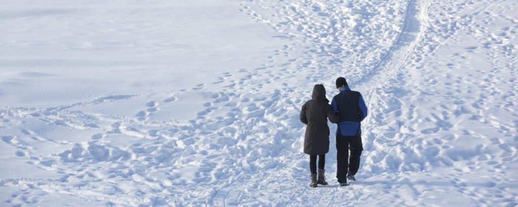 Couple walking on a snowy landscape