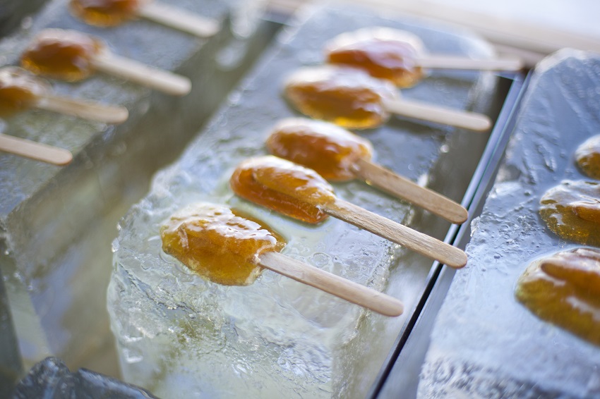 Maple taffy on ice