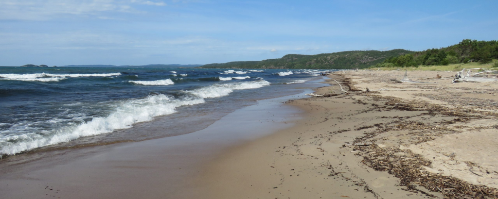 A clear sky along the Lake Superior shoreline in Neys Provincial Park