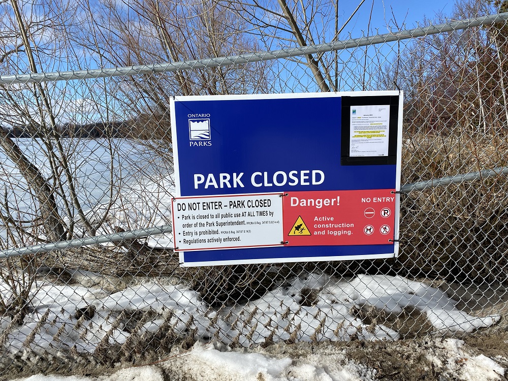 park closure sign