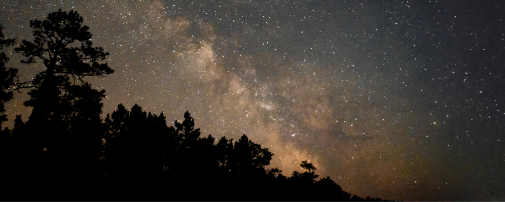 The clear galaxy at Blue Lake Provincial Park from the beach