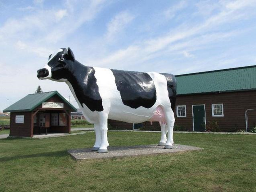 large model of Ms. Claybelt in front of the museum